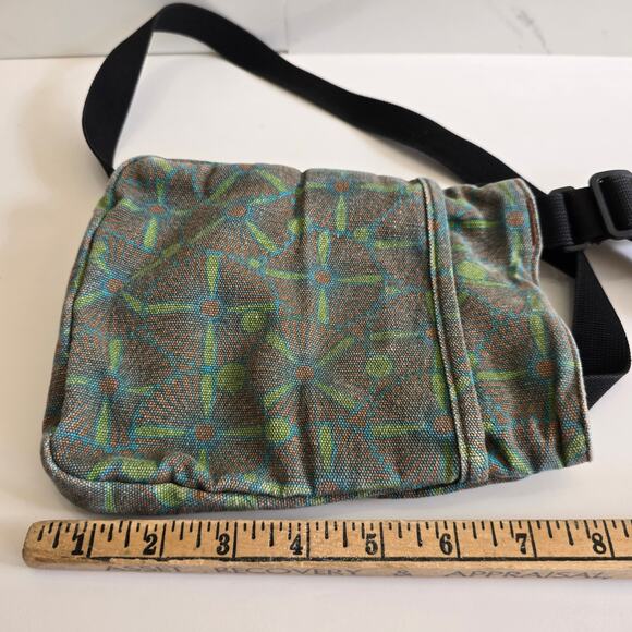 KAVU Mini Keeper Multi Color Flowers Canvas Crossbody Shoulder Bag Adjustable - Picture 3 of 8